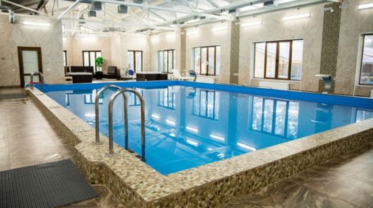 Бассейн с пресной водой